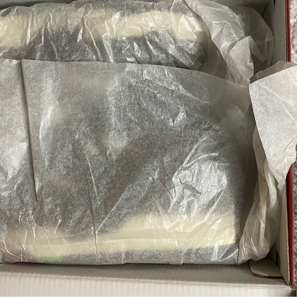 2023 Reebok Pump Omni Zone 2 'Valentine's Day Sz. 4.5 Mens/Sz. 6.5 Women’s - Picture 7 of 16